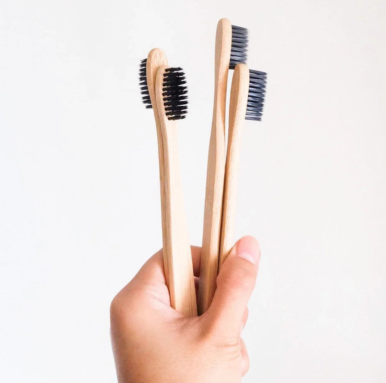 Brosse à dents en bambou — poils au charbon actif