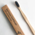 Brosse à dents en bambou, poils au charbon actif