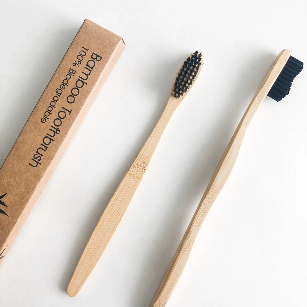 Brosse à dents en bambou, poils au charbon actif