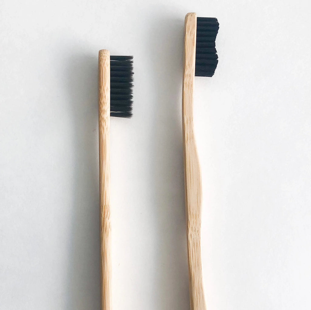 Brosse à dents en bambou, poils au charbon actif