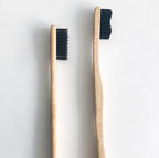 Brosse à dents en bambou, poils au charbon actif